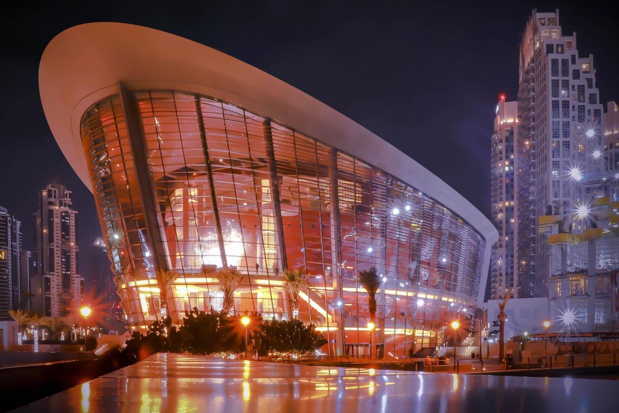 Apartment High-rise Chic, Burj Crown, Opera Boulevard View, By Mall
