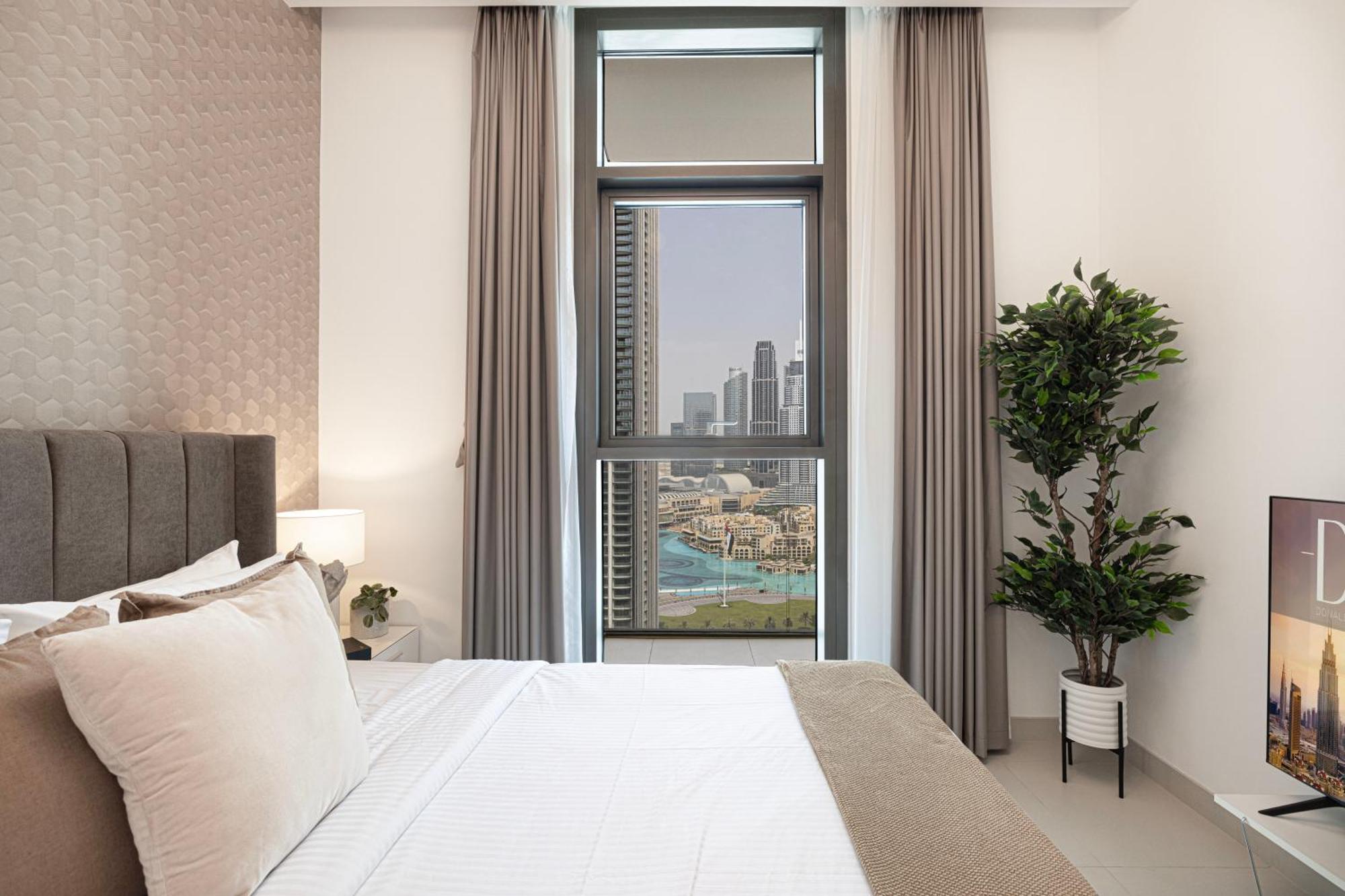 Apartment High-rise Chic, Burj Crown, Opera Boulevard View, By Mall