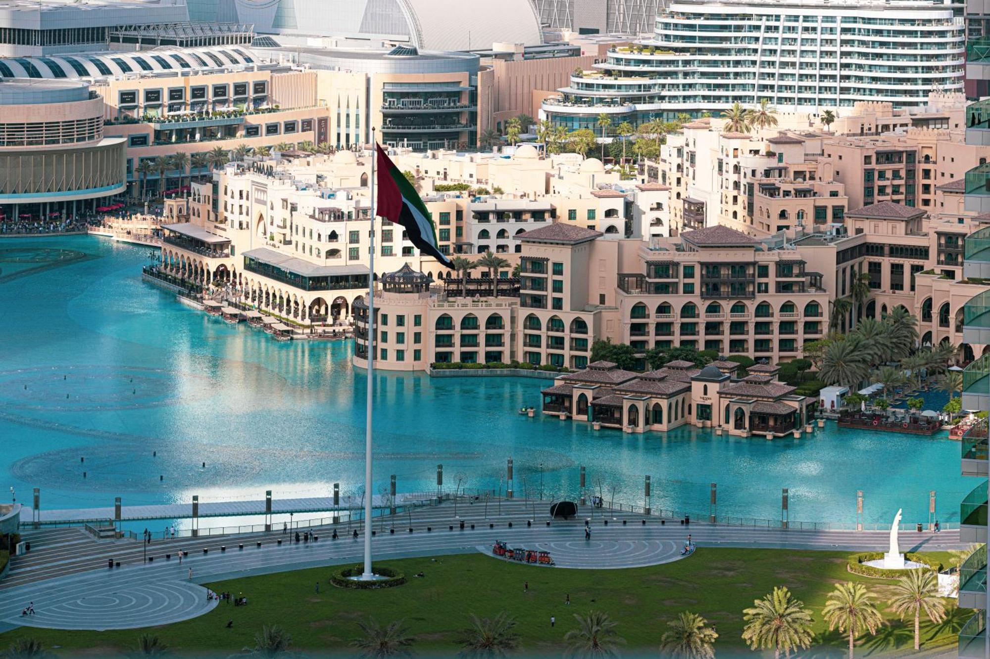 High-rise Chic, Burj Crown, Opera Boulevard View, By Mall Apartment *