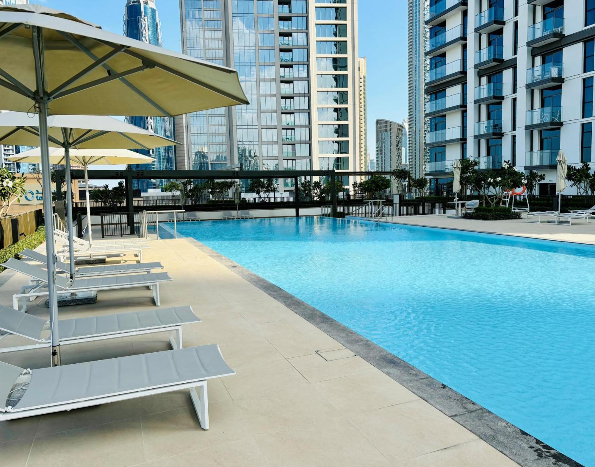 Apartment High-rise Chic, Burj Crown, Opera Boulevard View, By Mall