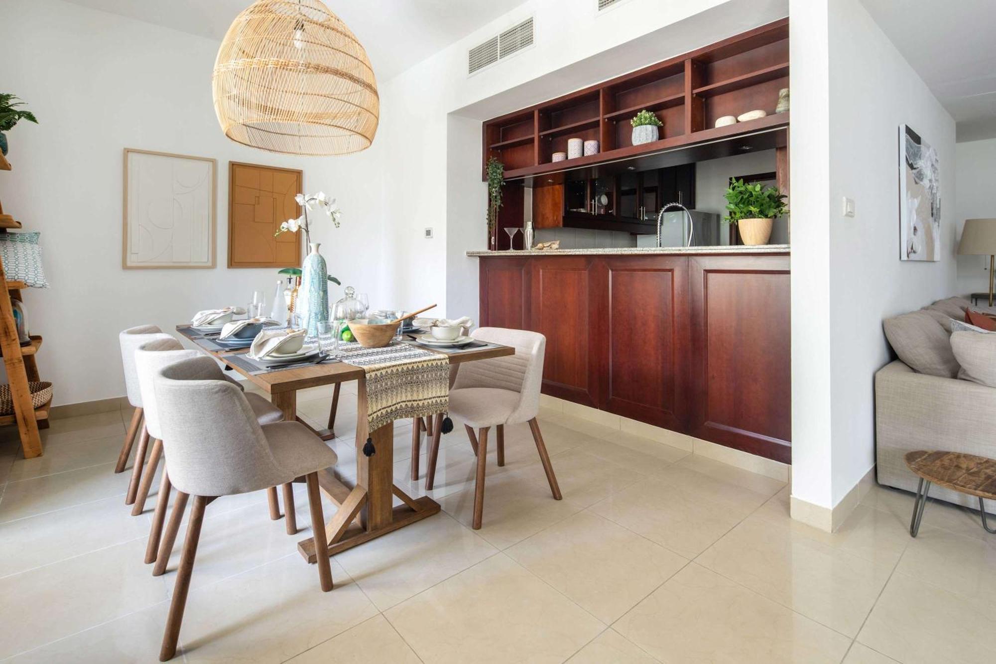 Frank Porter - Arno A Apartment Dubai