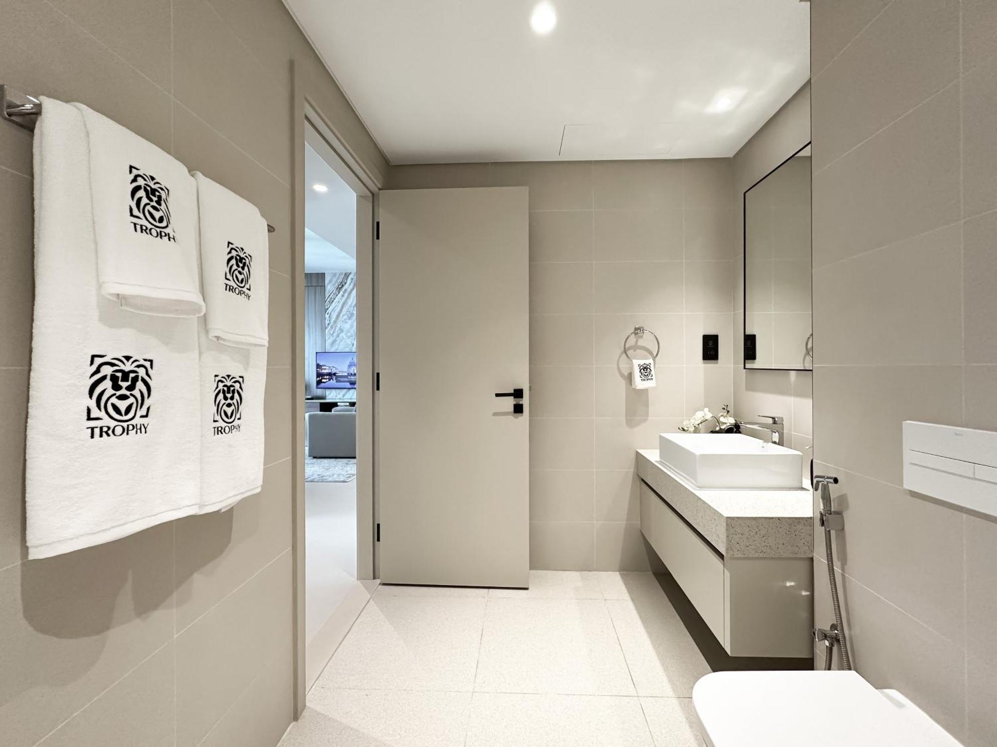 Trophy Luxury 1bdr In Emaar Front With Panoramic Sea Views From The And Private Access Apartment *