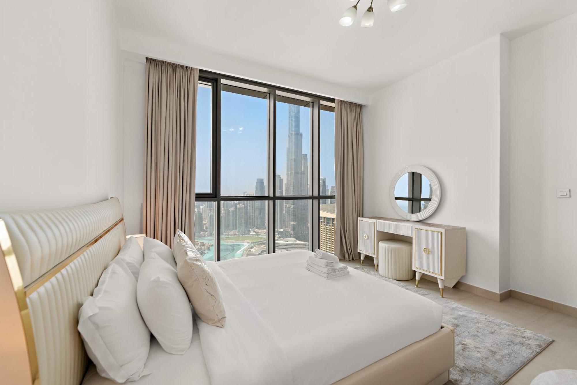 3br Maid's With Burj Khalifa Views Apartment *