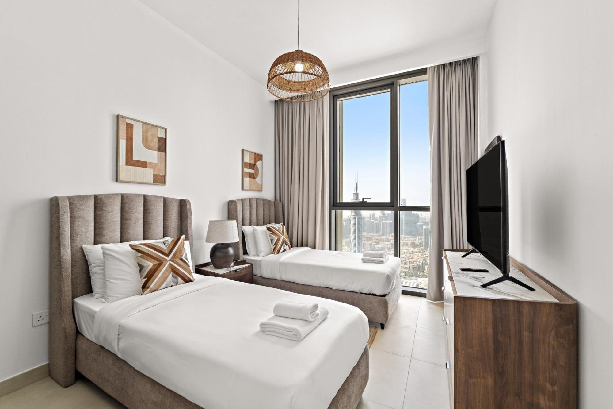 3br Maid's With Burj Khalifa Views Apartment