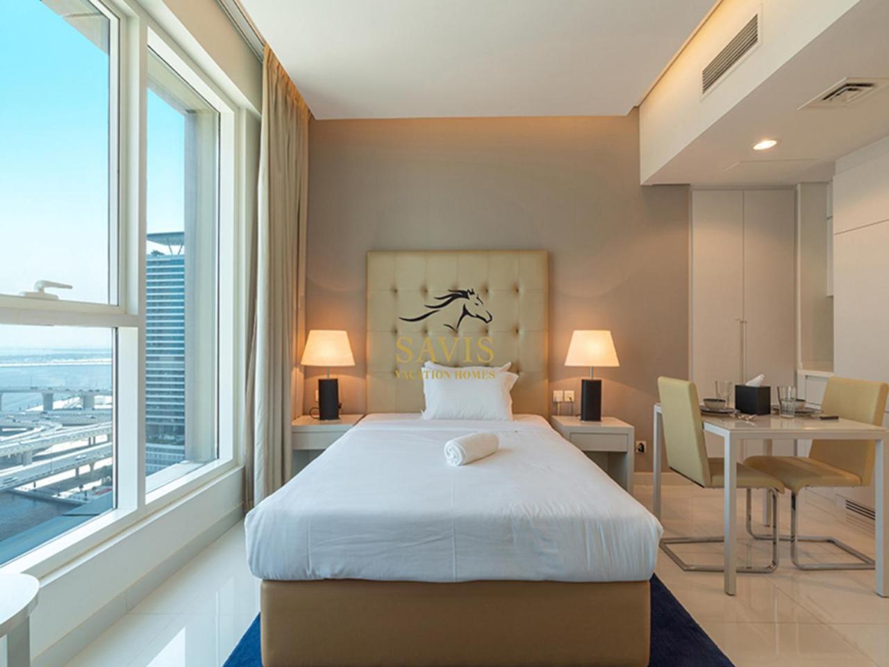 Savis Home-spacious With Canal View Apartment Dubai