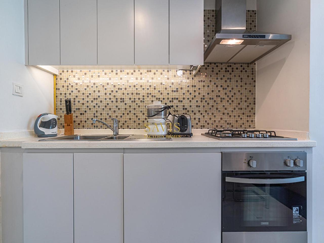 Savis Home-spacious With Canal View Apartment Dubai