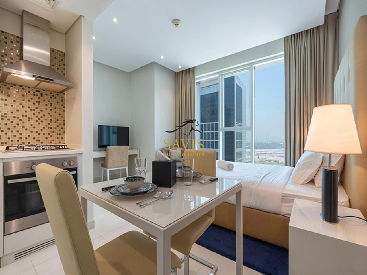 Savis Home-spacious With Canal View Dubai