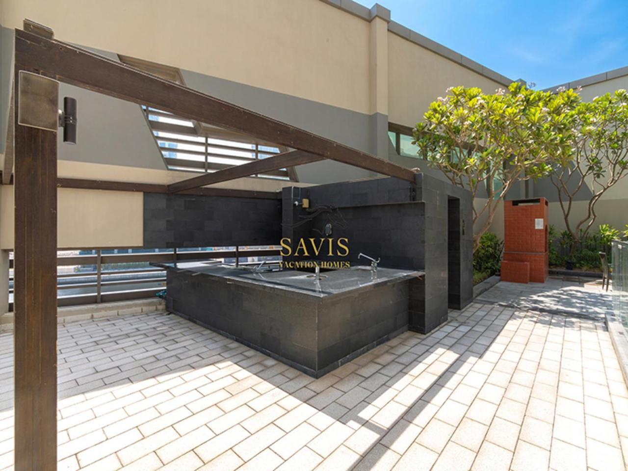 Savis Home-spacious With Canal View * Dubai