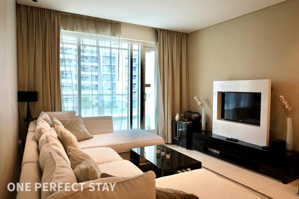 Family 3br Business Bay Pool & Gym Apartment Dubai