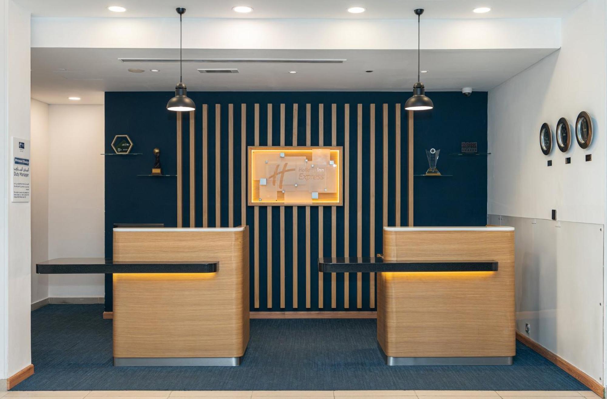 Holiday Express Dubai, Jumeirah By Ihg Hotel 3*