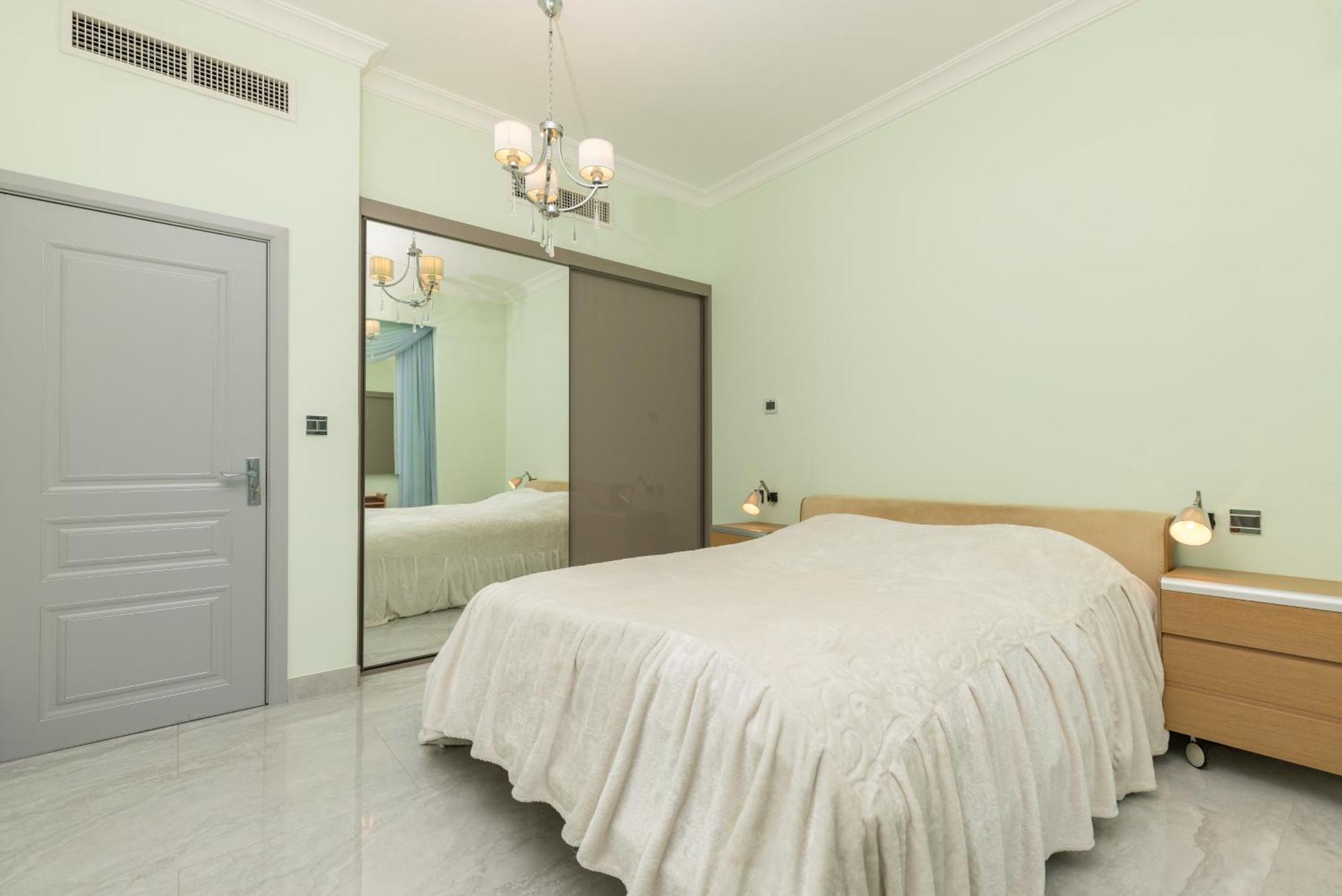 Apartment Amazing Large -150 Sq Meters, Sea Side 2 Bedroom Flat *