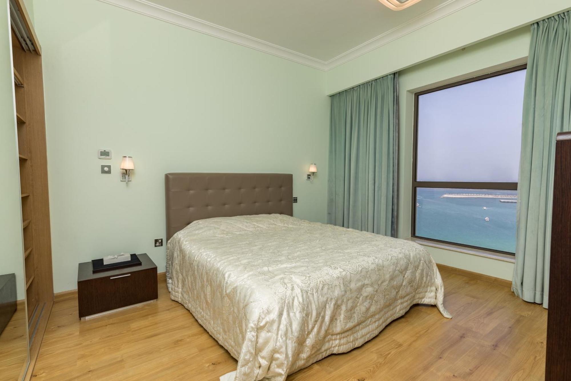 Amazing Large -150 Sq Meters, Sea Side 2 Bedroom Flat Apartment Dubai