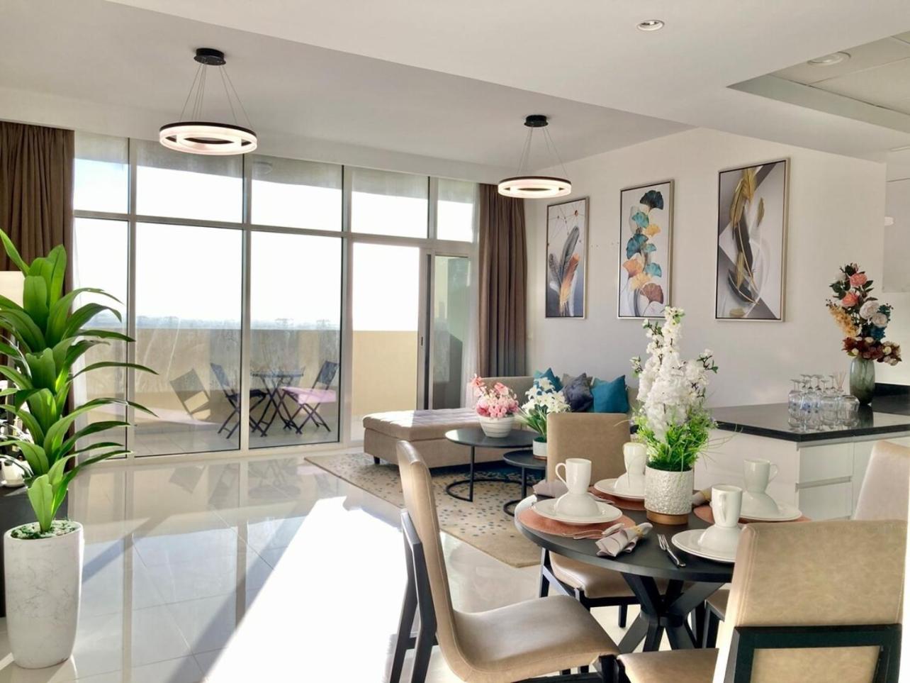 Luxurious 2br Skyline & Pool Views Apartment *