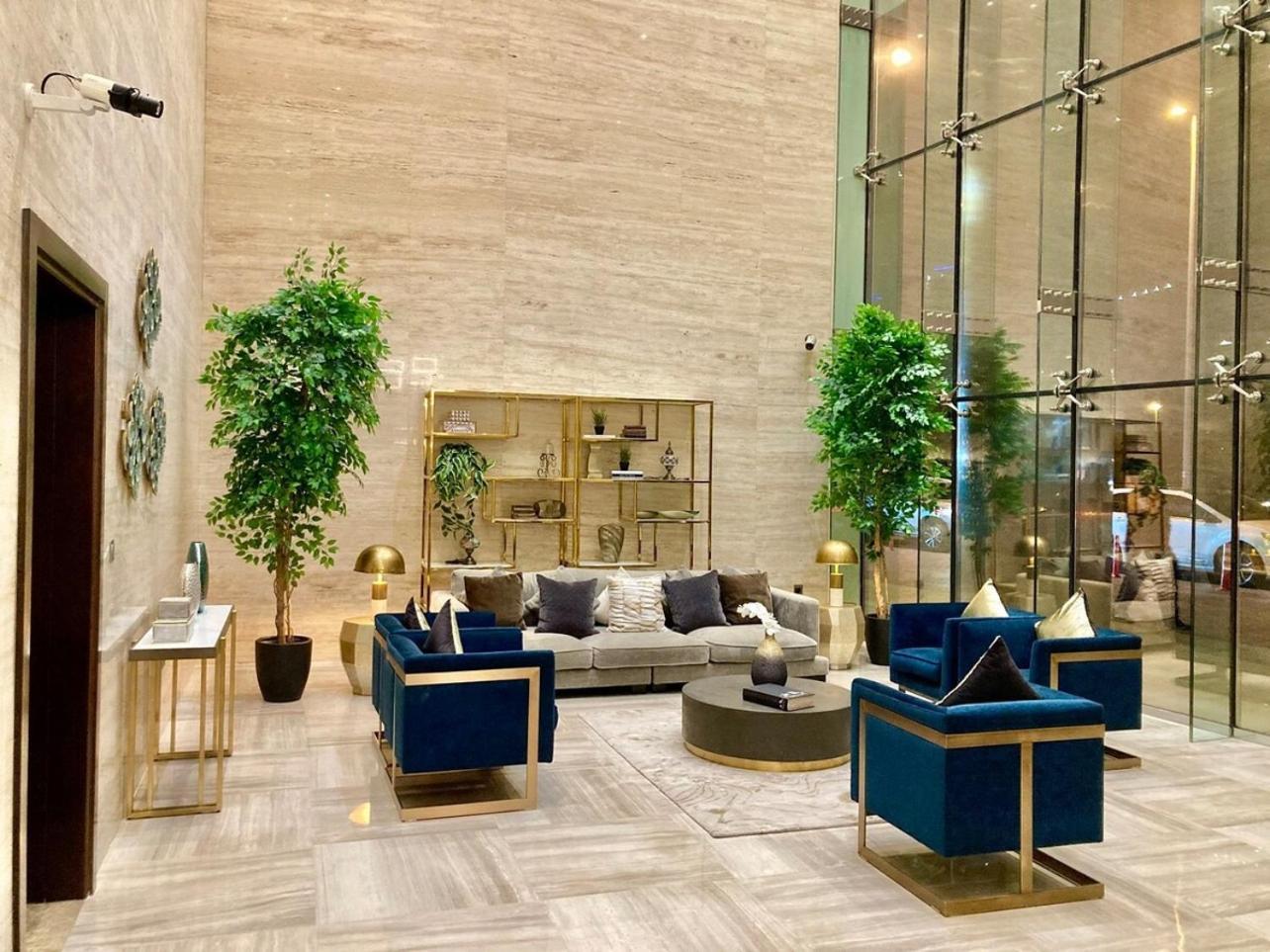 Luxurious 2br Skyline & Pool Views Apartment *