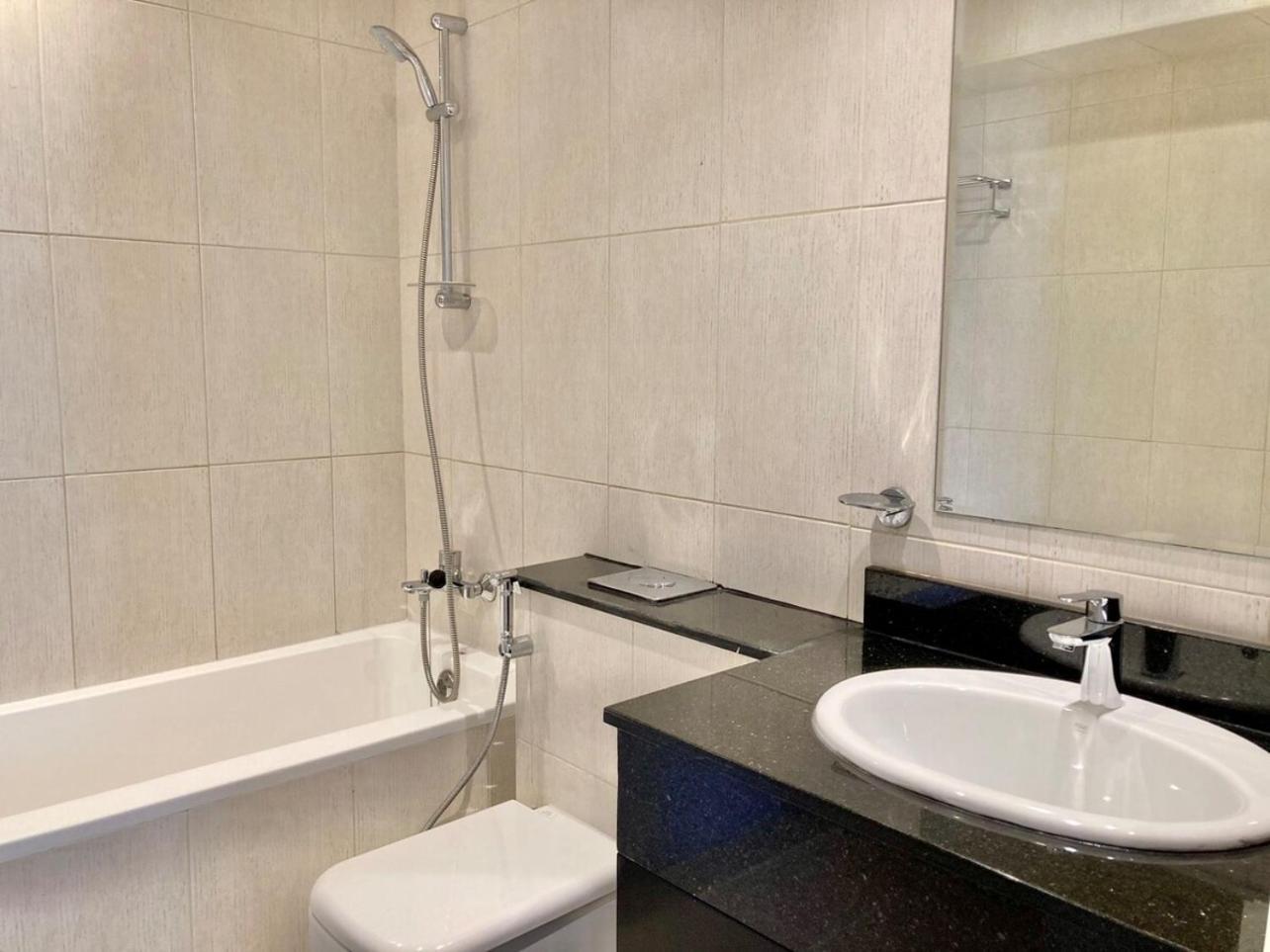 Apartment Luxurious 2br Skyline & Pool Views Dubai