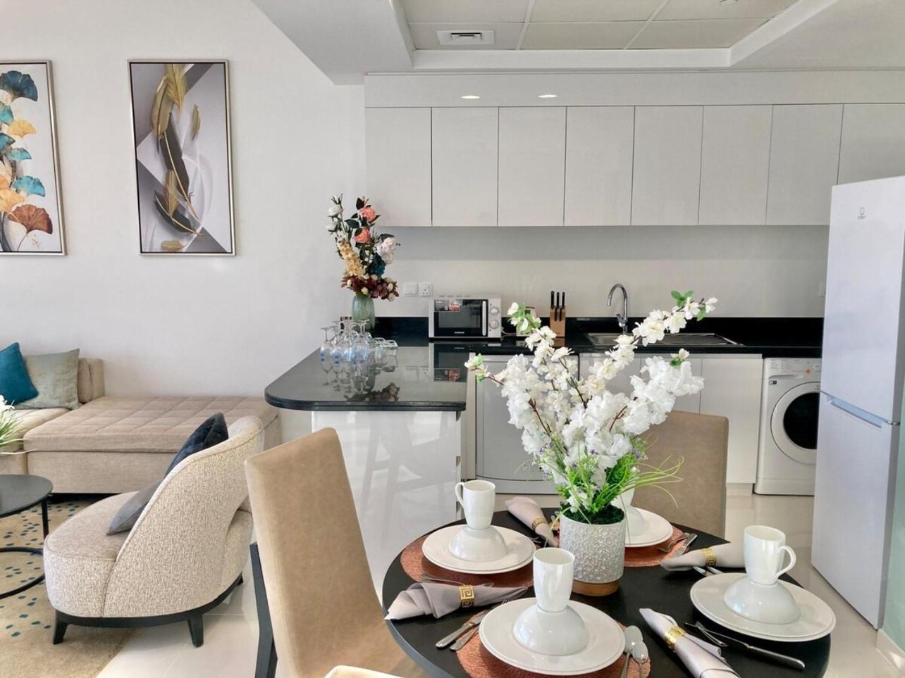 Apartment Luxurious 2br Skyline & Pool Views