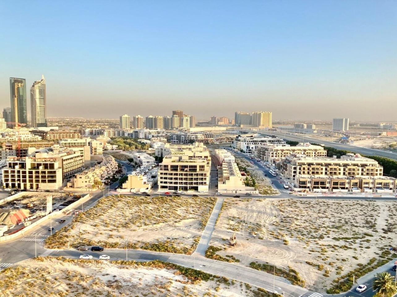 Luxurious 2br Skyline & Pool Views * Dubai