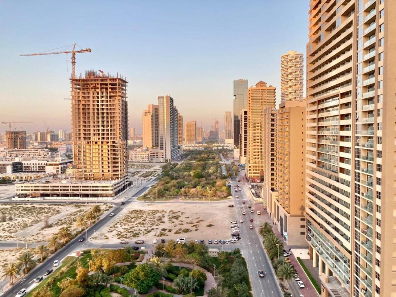 Apartment Luxurious 2br Skyline & Pool Views