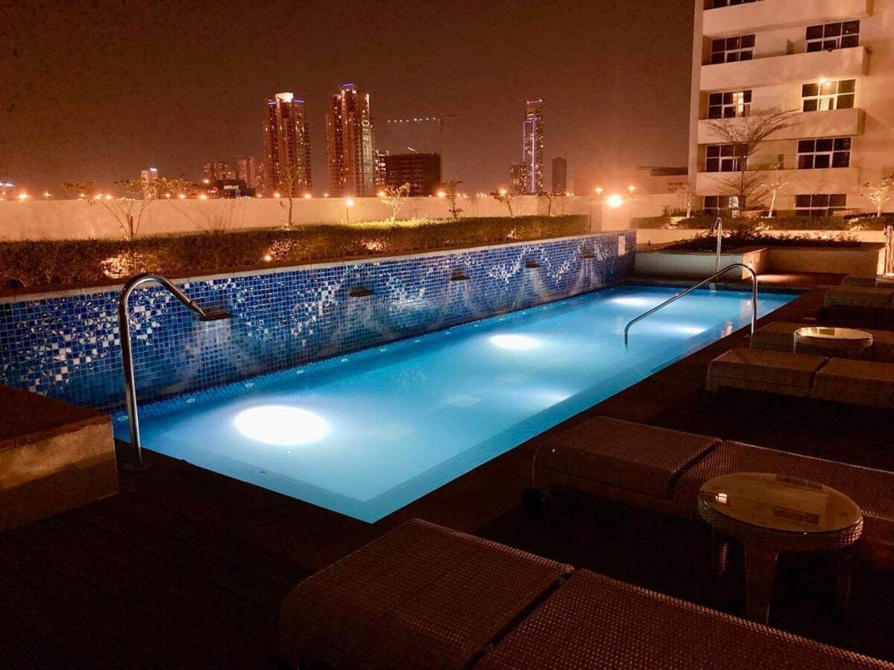 Apartment Luxurious 2br Skyline & Pool Views *