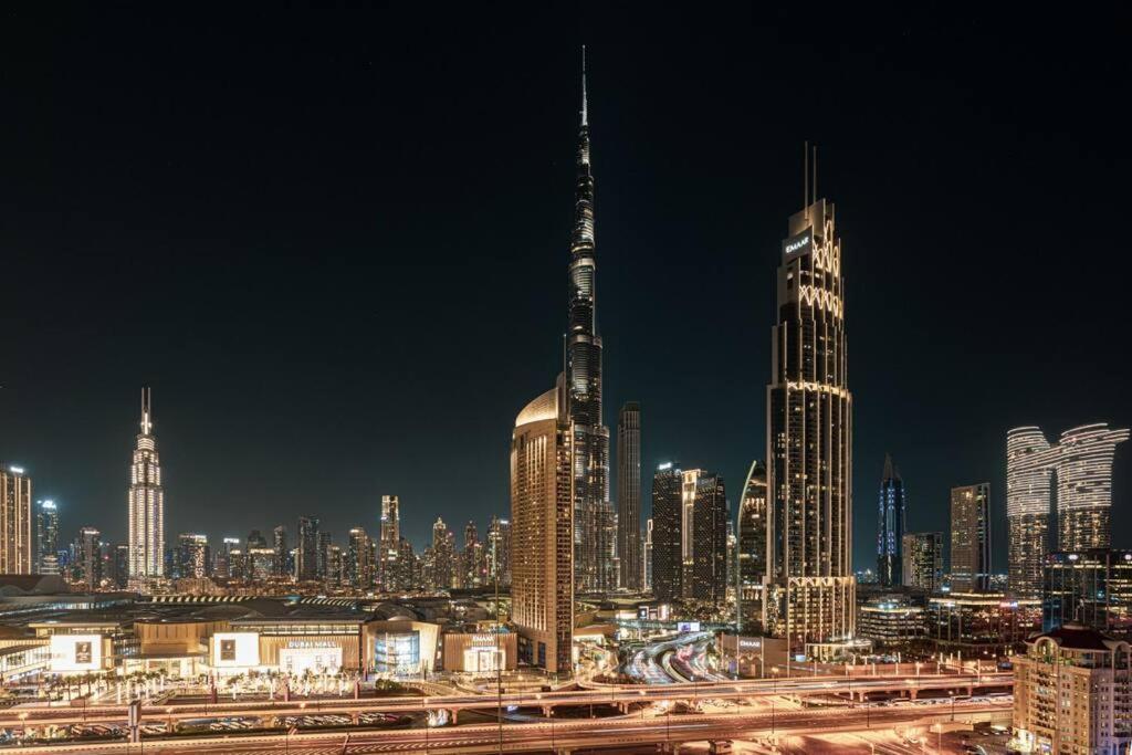 Downtown - Burj Khalifa Facing - 2 Bed Luxe Apartment *