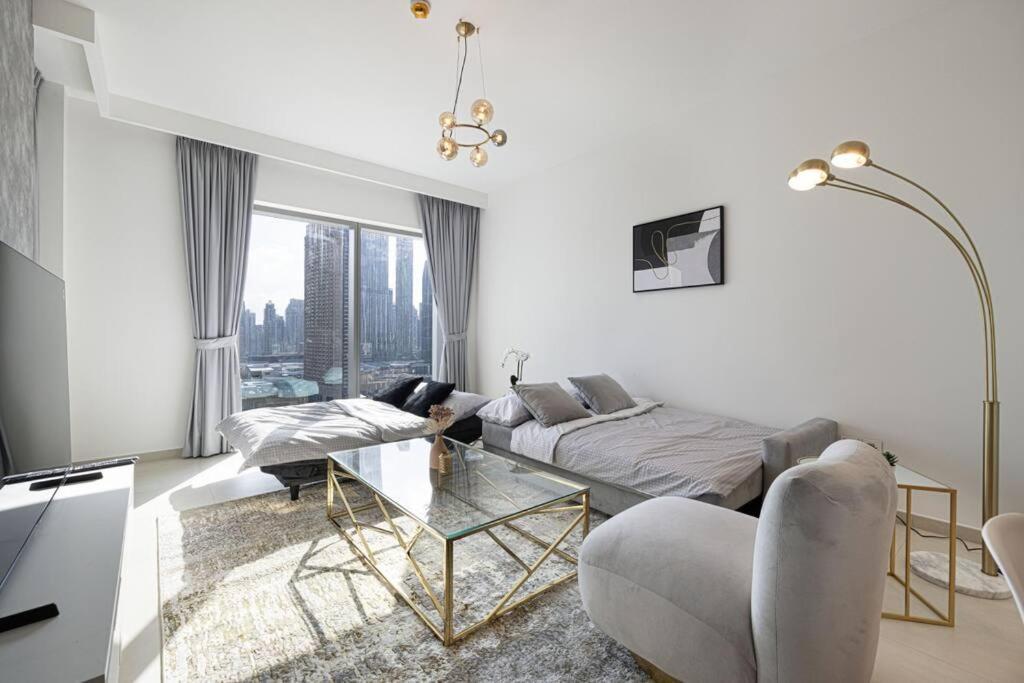 Downtown - Burj Khalifa Facing - 2 Bed Luxe Apartment Dubai