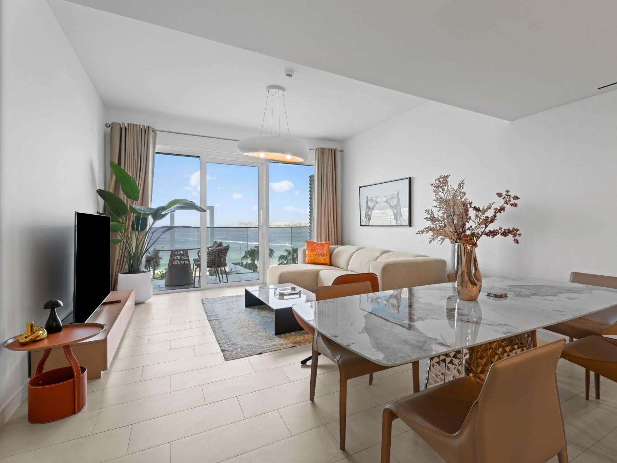 Apartment Luxurious 2br With Amazing Marina View & Large Patio