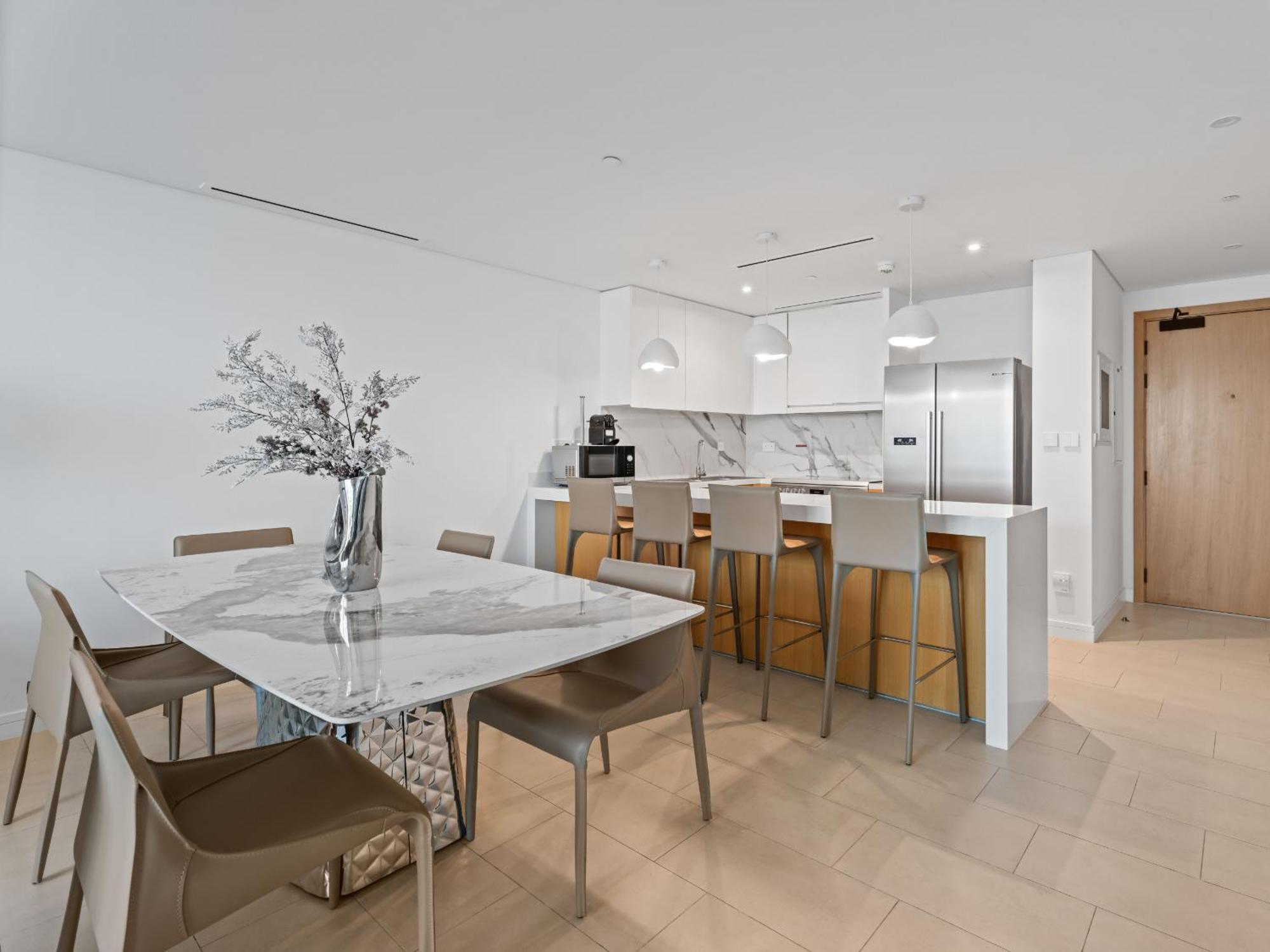 Apartment Luxurious 2br With Amazing Marina View & Large Patio *