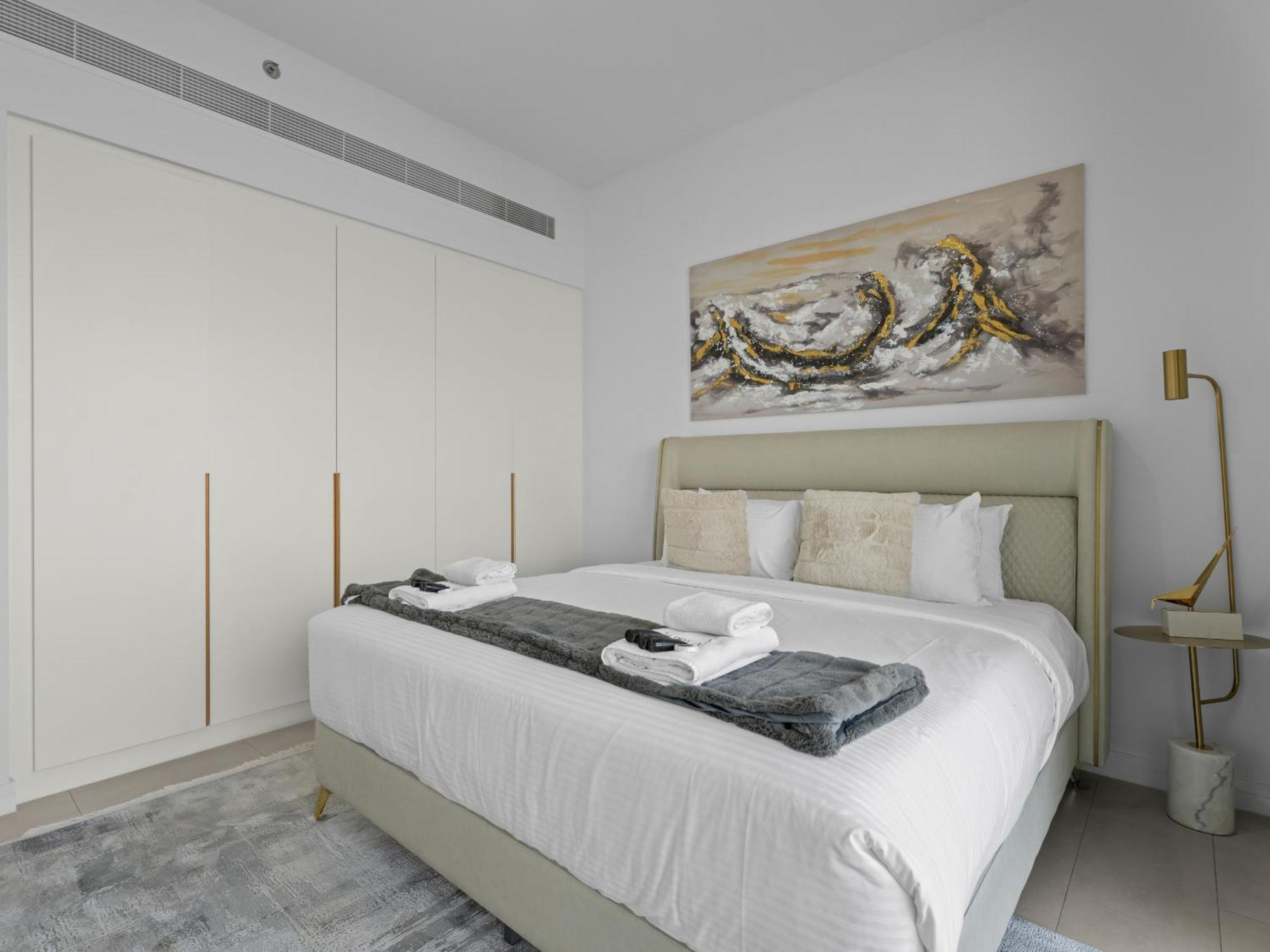 Apartment Luxurious 2br With Amazing Marina View & Large Patio *