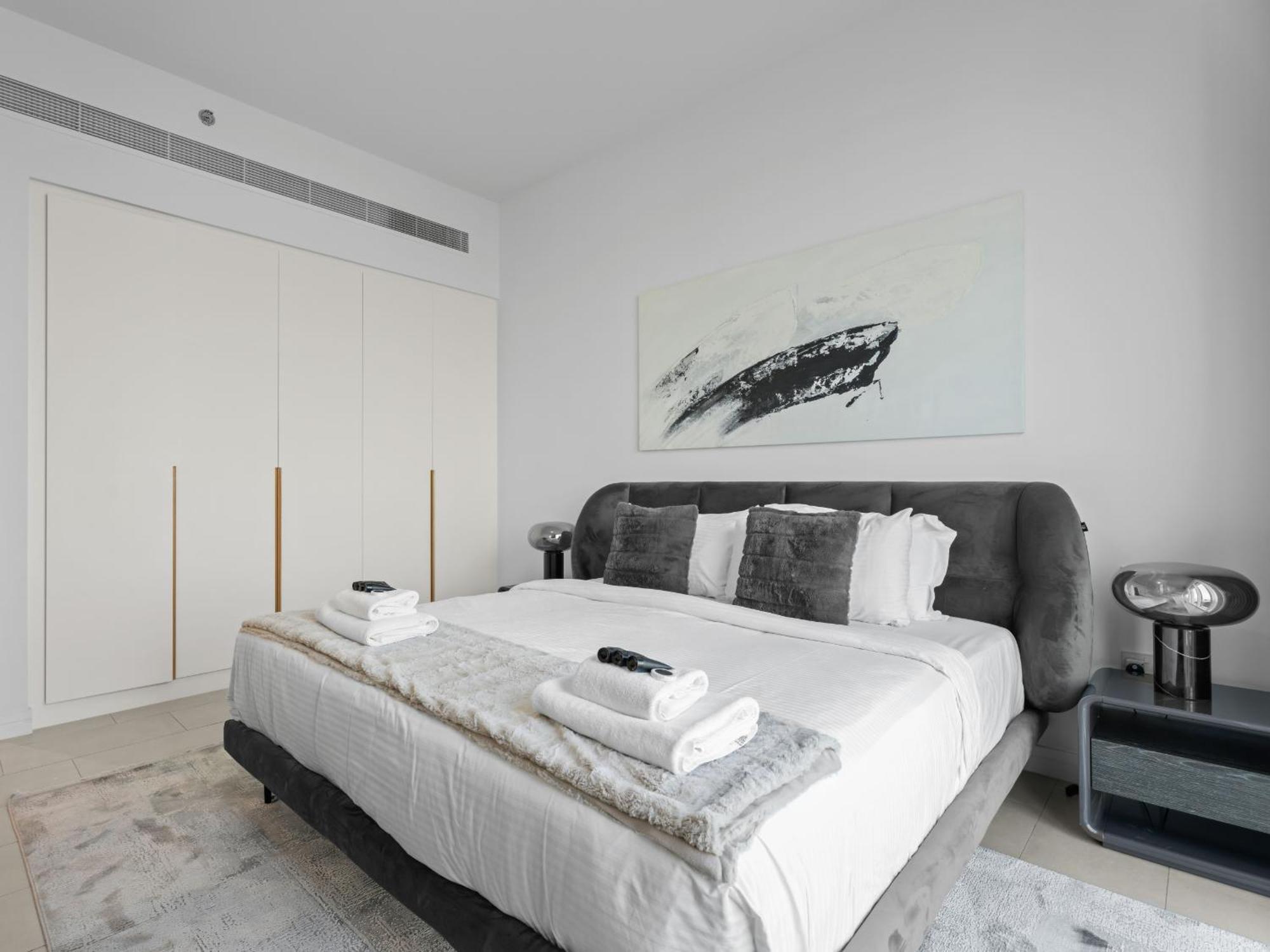 Luxurious 2br With Amazing Marina View & Large Patio
