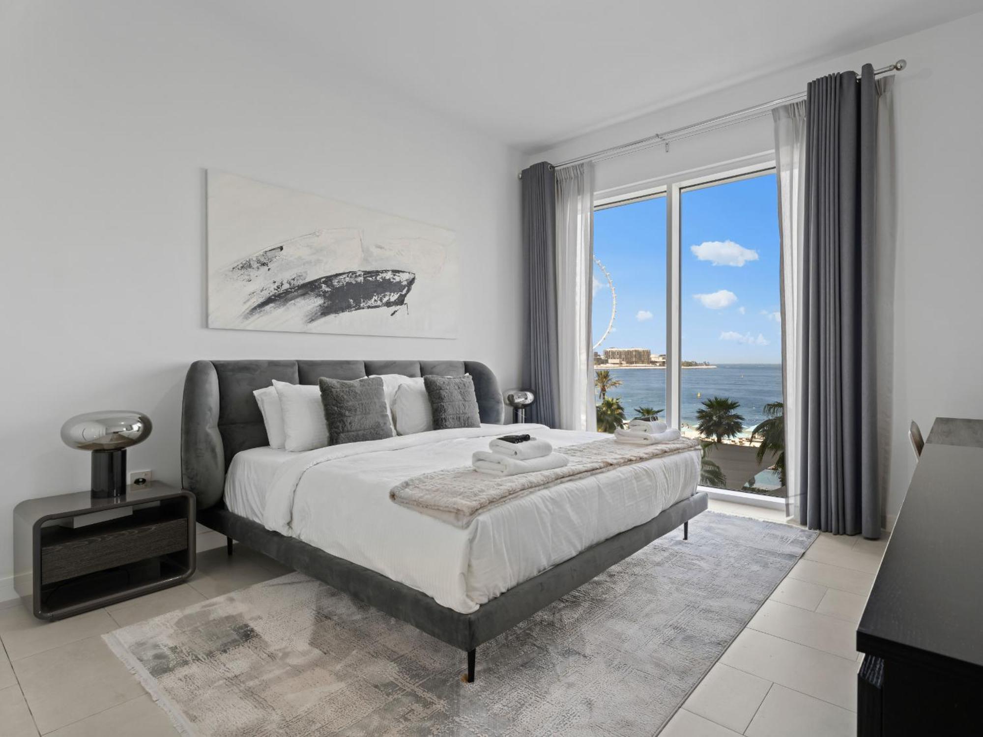 Luxurious 2br With Amazing Marina View & Large Patio Apartment