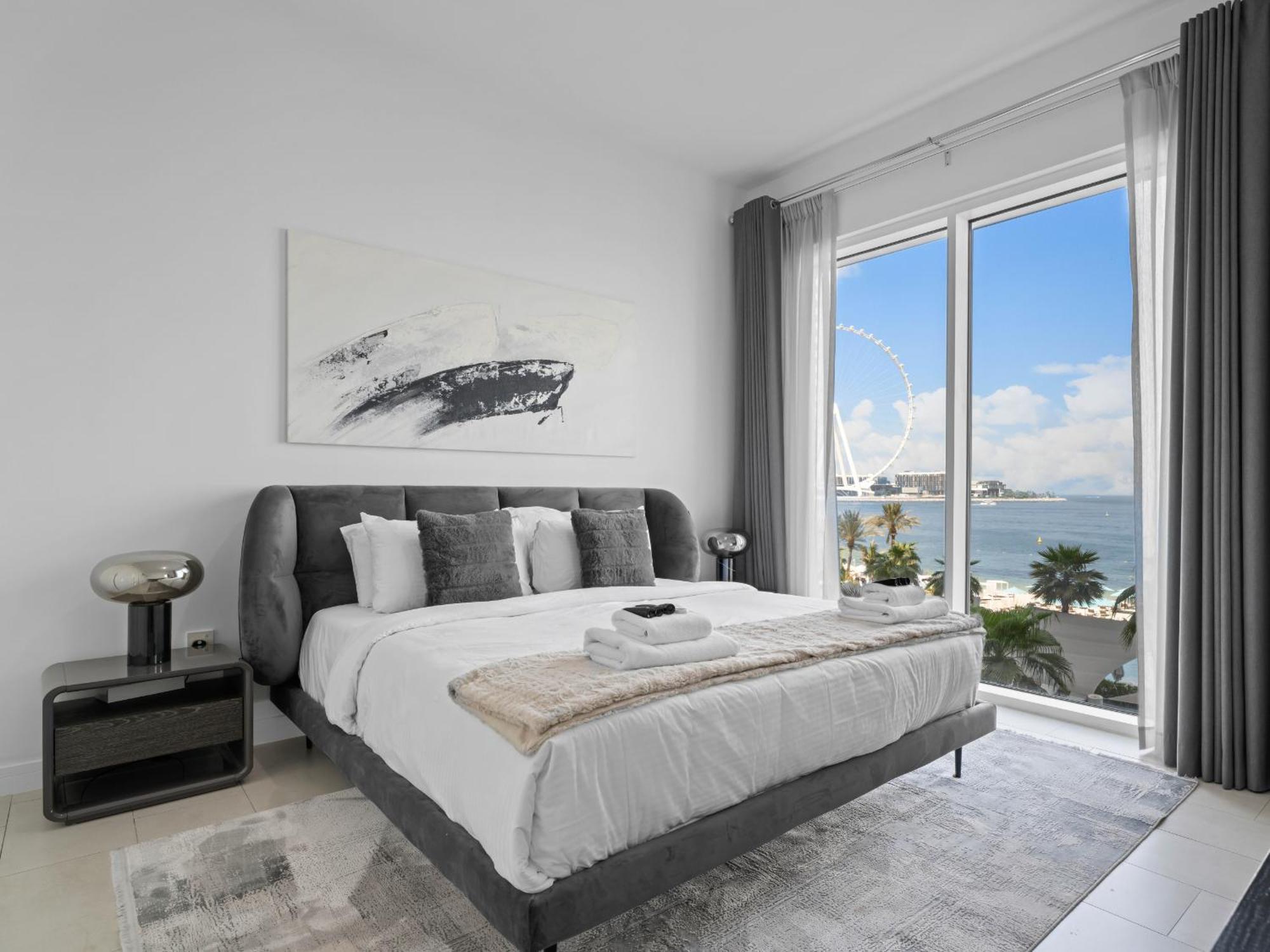 Luxurious 2br With Amazing Marina View & Large Patio Apartment Dubai