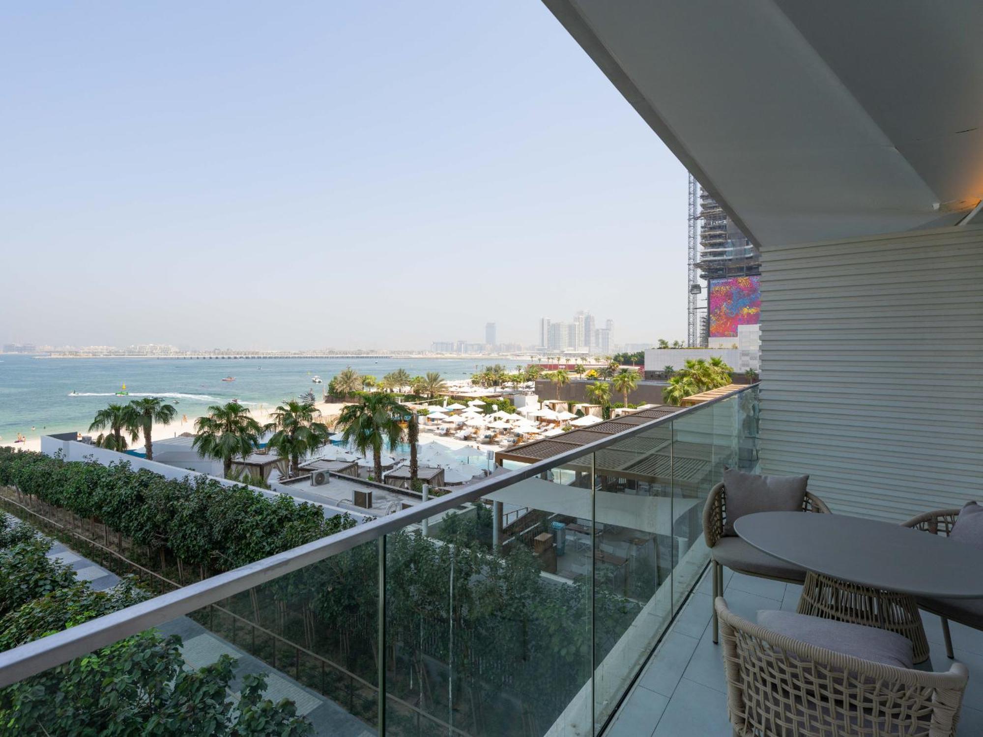 Luxurious 2br With Amazing Marina View & Large Patio *