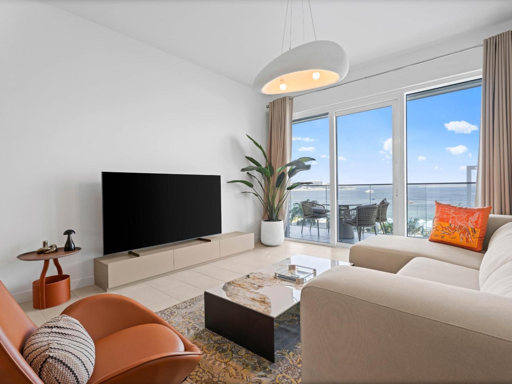 Apartment Luxurious 2br With Amazing Marina View & Large Patio