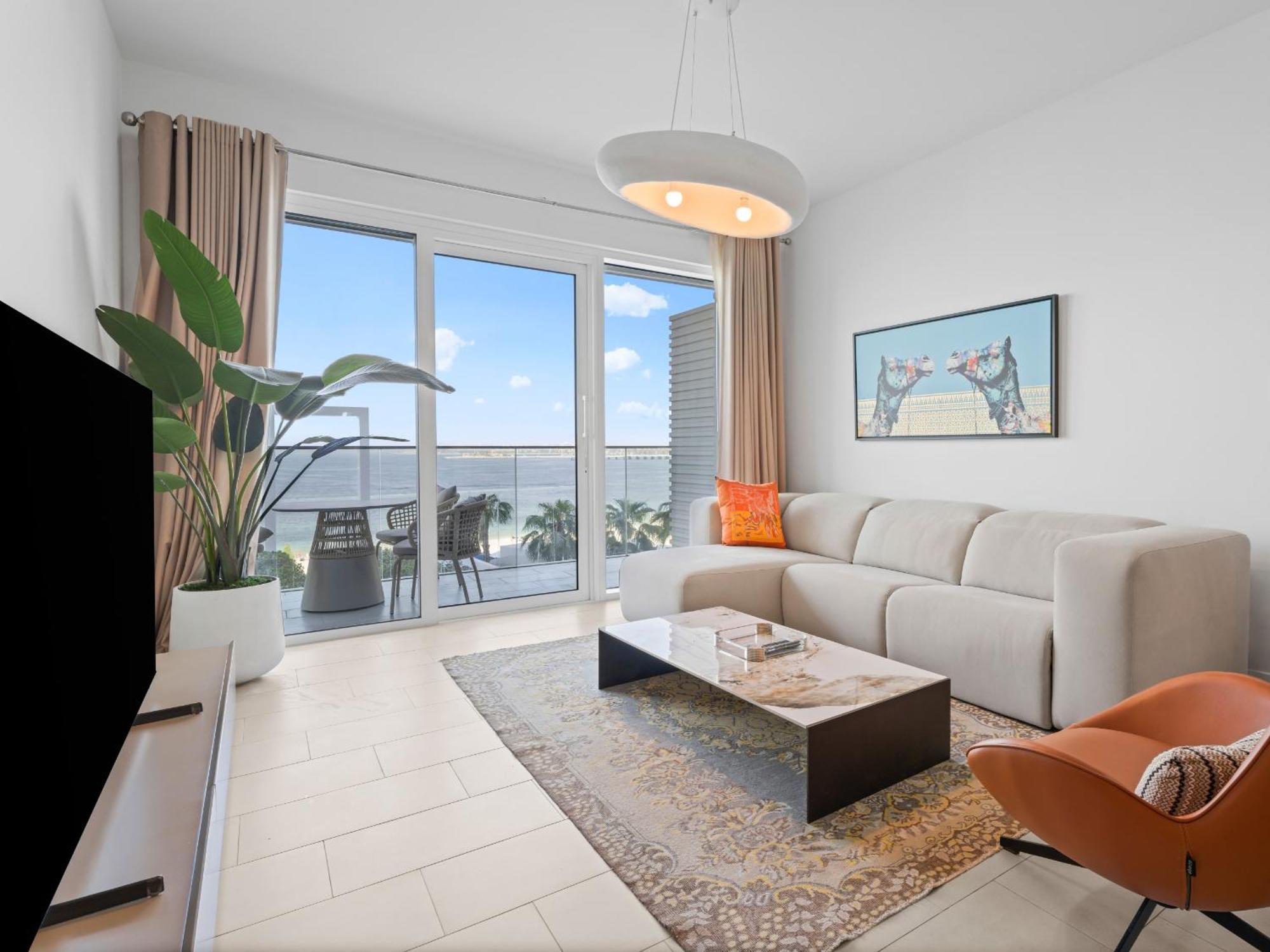 Luxurious 2br With Amazing Marina View & Large Patio Apartment Dubai