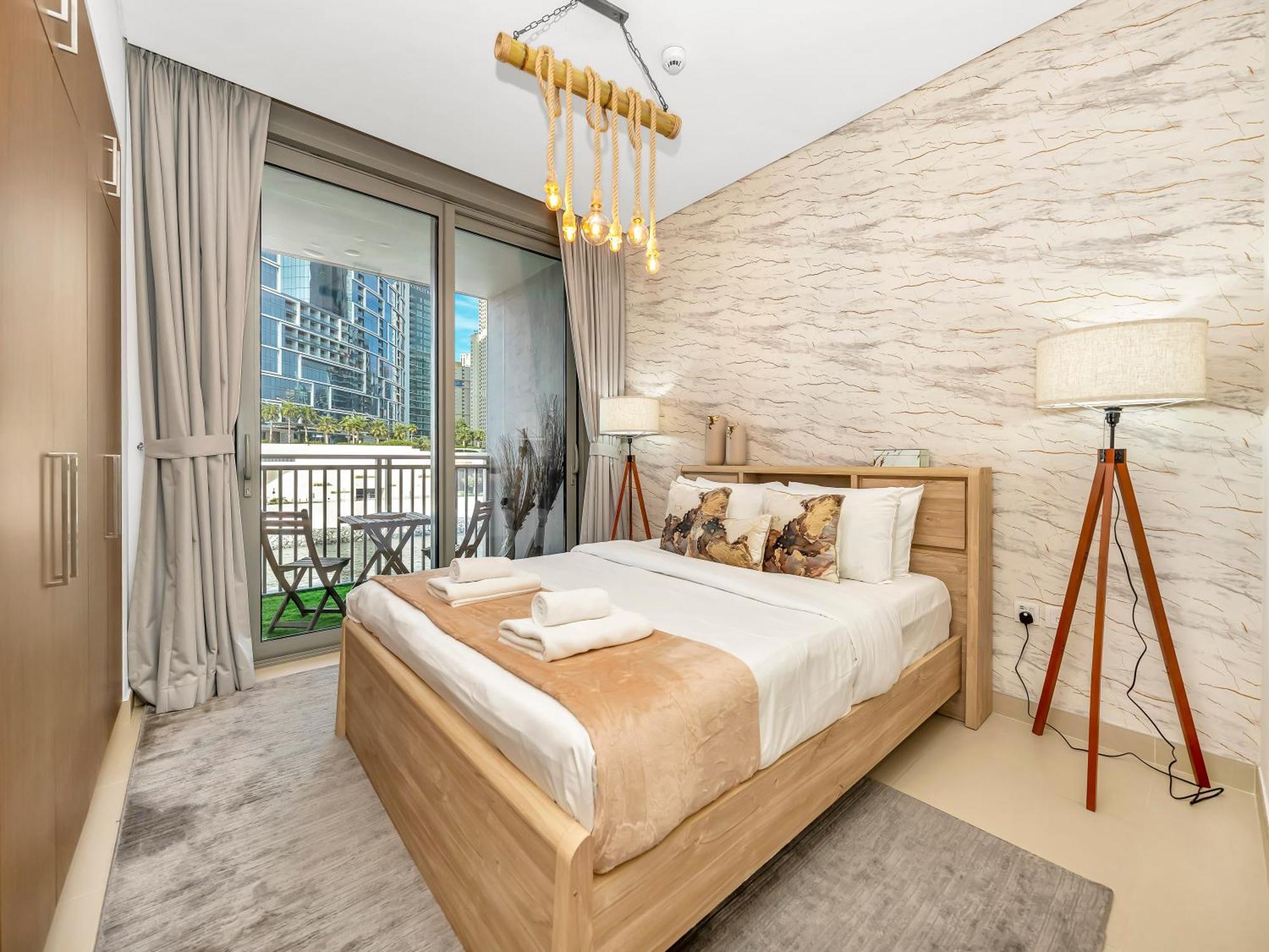 Luxurious 1bhk With Marina Waterfront & Eye Views In Jbr, Marina Apartment *
