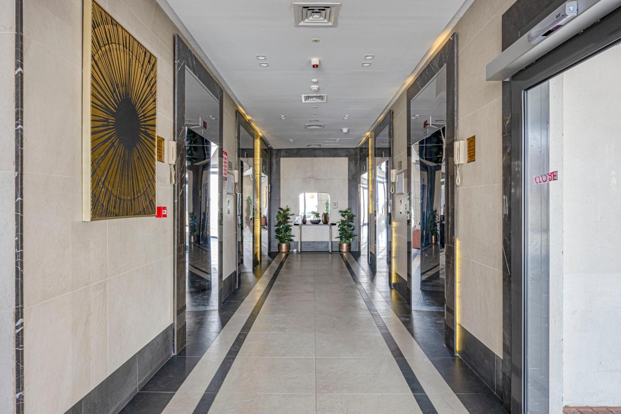 Urban Getaway In Dubailand Apartment *