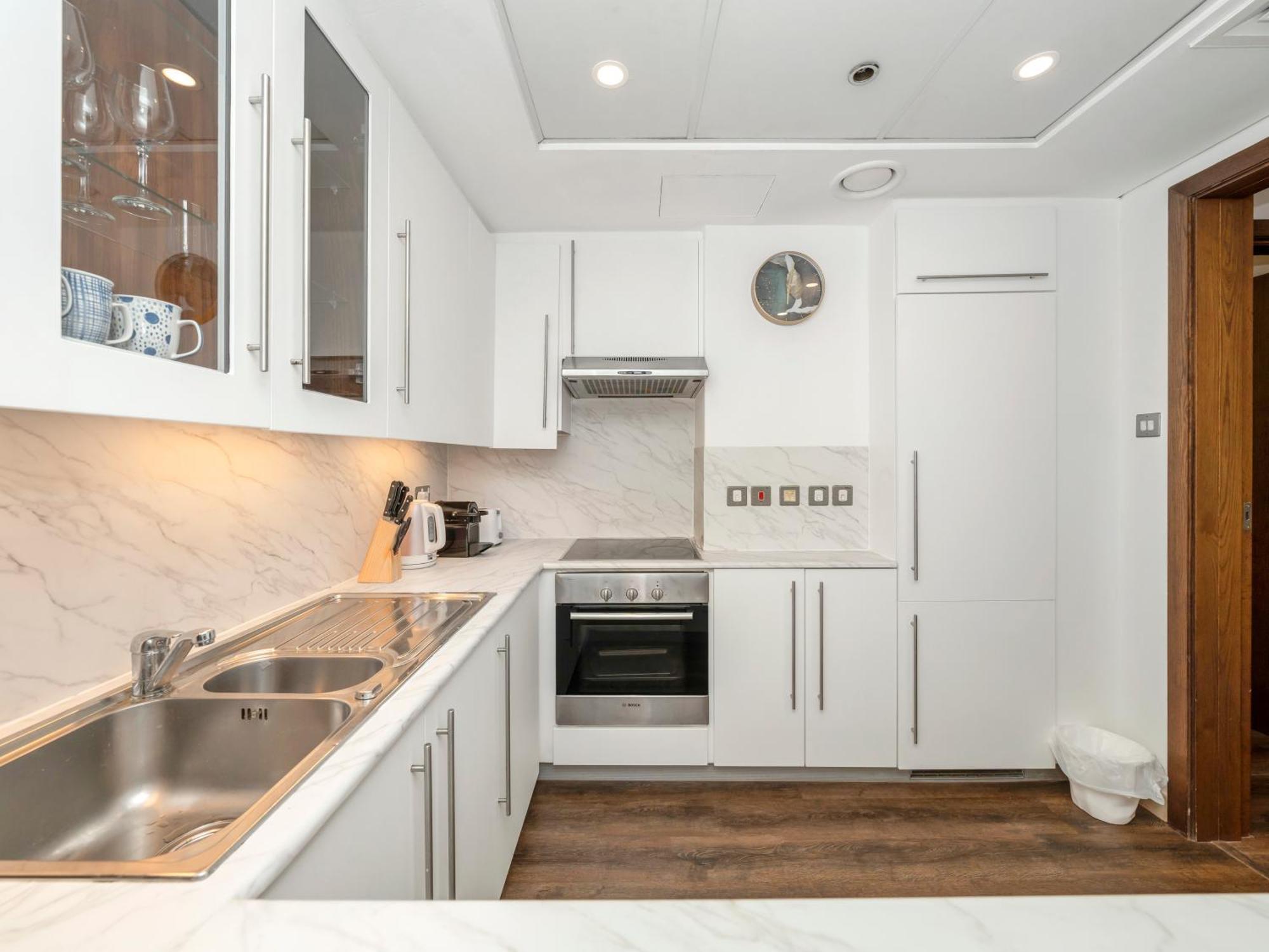 Elegant Two Bedroom With Large Balcony And Panoramic Downtown Skyline & Boulevard Views By Luxury Space Apartment Dubai