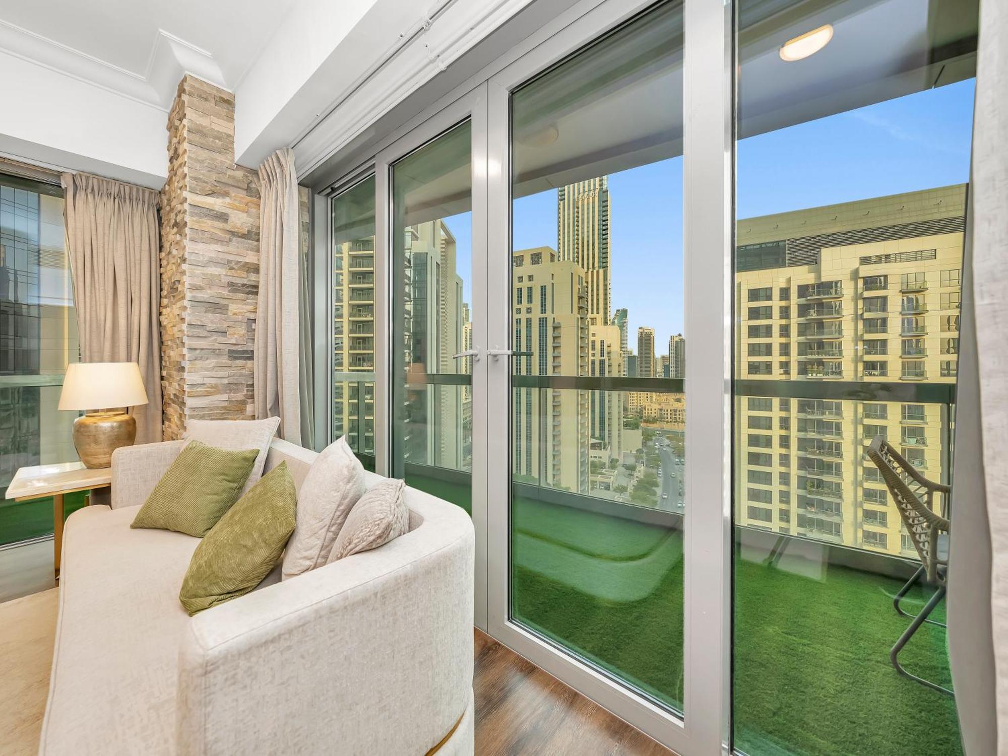 Elegant Two Bedroom With Large Balcony And Panoramic Downtown Skyline & Boulevard Views By Luxury Space Dubai