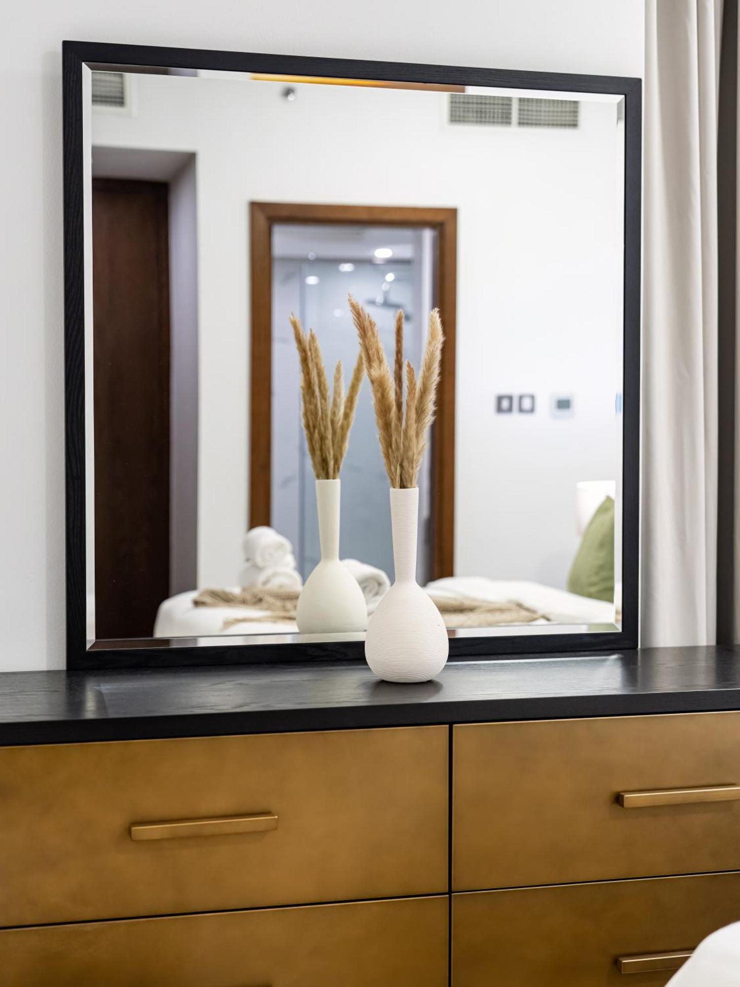 Elegant Two Bedroom With Large Balcony And Panoramic Downtown Skyline & Boulevard Views By Luxury Space * Dubai