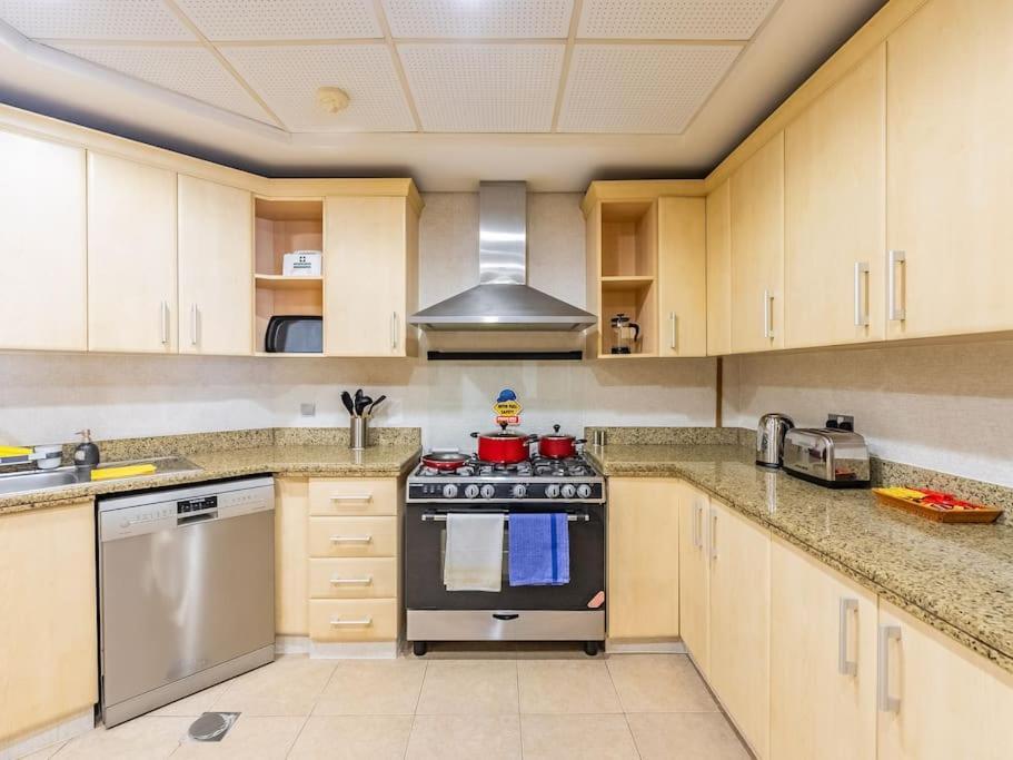 Palm Jumeriah - 4 Bedroom - Beachfront Living