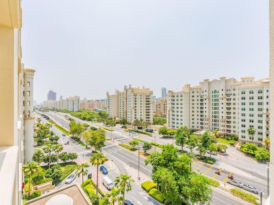 Palm Jumeriah - 4 Bedroom - Beachfront Living Dubai