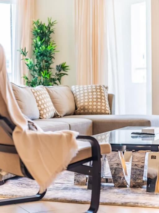Palm Jumeriah - 4 Bedroom - Beachfront Living * Dubai