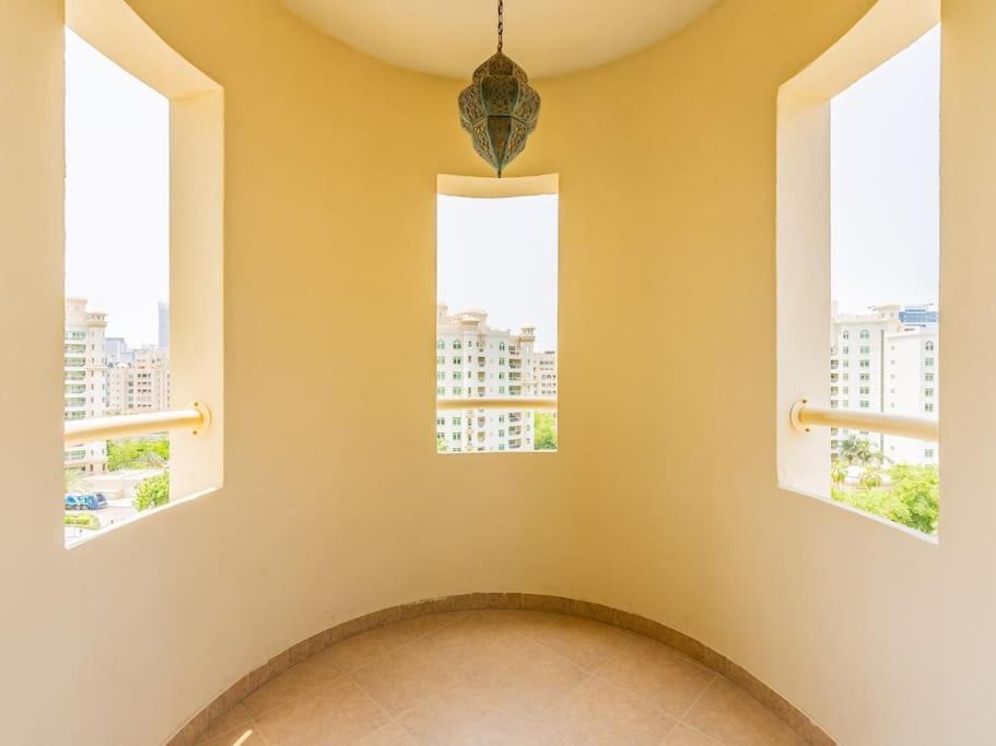Palm Jumeriah - 4 Bedroom - Beachfront Living Apartment Dubai