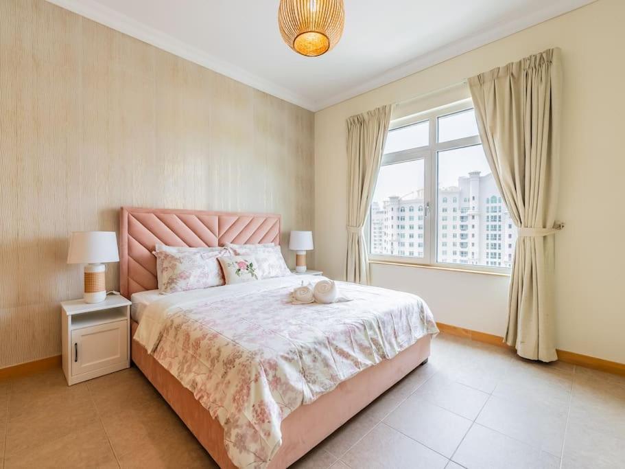 Palm Jumeriah - 4 Bedroom - Beachfront Living