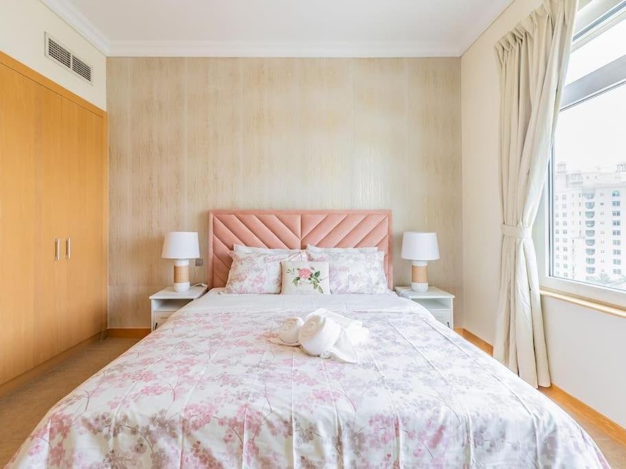 Palm Jumeriah - 4 Bedroom - Beachfront Living *