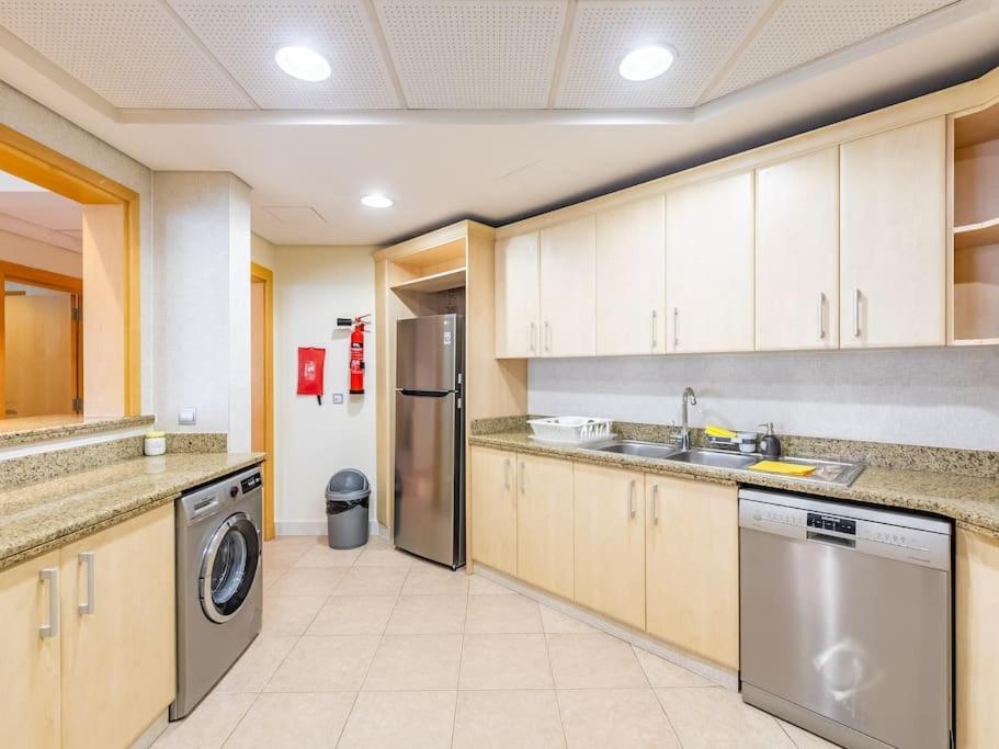 Palm Jumeriah - 4 Bedroom - Beachfront Living