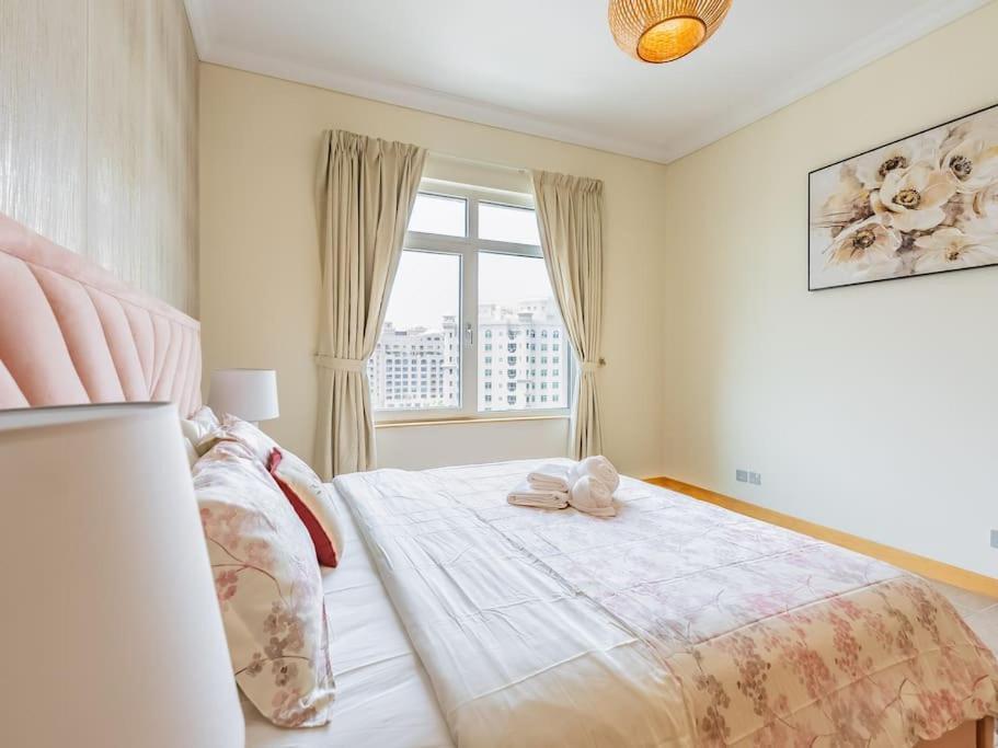 Palm Jumeriah - 4 Bedroom - Beachfront Living Apartment Dubai