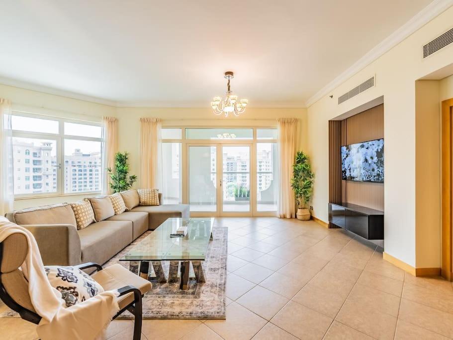 Palm Jumeriah - 4 Bedroom - Beachfront Living