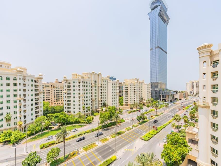 Palm Jumeriah - 4 Bedroom - Beachfront Living Apartment