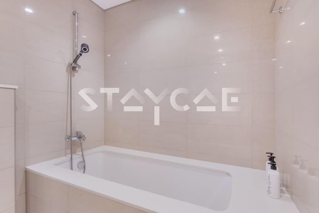 Staycae- Burj Royale 03 Bedroom * Dubai